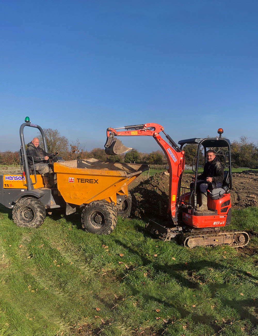 17ton Excavator loading 3ton dumper